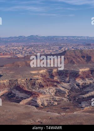 Point de Panorama de l'image, une belle et pittoresque, emplacement distant dans le dédale de Canyonlands National Park, Wayne County, Utah, USA. Banque D'Images