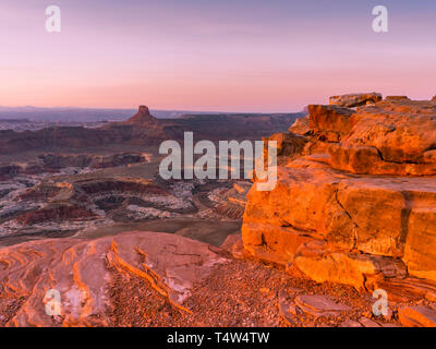 Point de Panorama de l'image, une belle et pittoresque, emplacement distant dans le dédale de Canyonlands National Park, Wayne County, Utah, USA. Banque D'Images