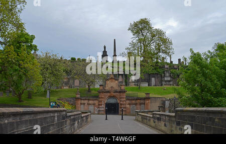 La vue entrant dans Glasgow, Écosse Nécropole Banque D'Images