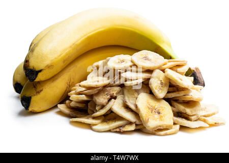 Des chips de banane déshydratée isolated on white Banque D'Images