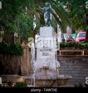 La Serra y Fuente Homenaje a Joan Alcover, Esteve Monegal, 1928, Bronce y mármol, Plaza de la Reina, Palma, Majorque, îles Baléares, Espagne. Banque D'Images