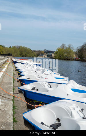 Boats on river Wharfe, Yorkshire Banque D'Images