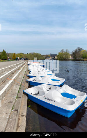 Boats on river Wharfe, Yorkshire Banque D'Images