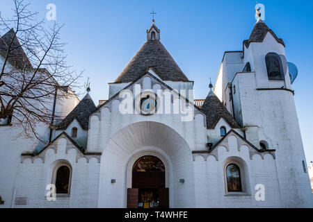 Dômes de Trulli, maisons traditionnelles construites avec des pierres et toit conique, Alberobello, UNESCO World Heritage Site, Valle Itria, petite ville près de Bari Banque D'Images