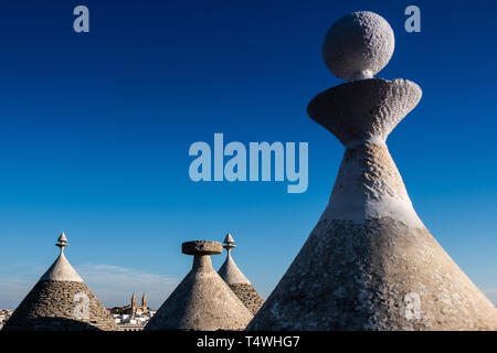 Dômes de Trulli, maisons traditionnelles construites avec des pierres et toit conique, Alberobello, UNESCO World Heritage Site, Valle Itria, petite ville près de Bari Banque D'Images