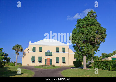 Les Bermudes, les toits en pierre blanche sur les maisons colorées aux Bermudes Banque D'Images