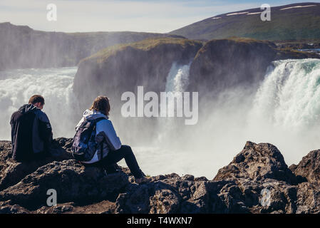 Cascade Godafoss - des dieux sur la rivière Skjalfandafljot en région nord-est de l'Islande Banque D'Images