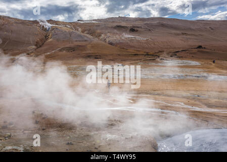 Namafjall vu de la montagne de boue bouillante Hverir salon appelé aussi Hverarond près de Reykjahlid ville dans le nord de l'Islande Banque D'Images