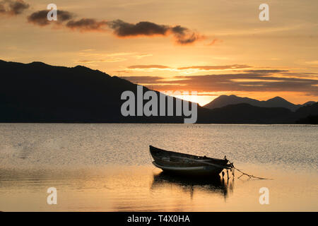 Magnifique coucher de soleil dans une tour Lagoon, Hue, Vietnam Banque D'Images