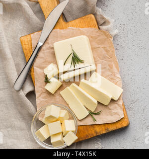 Bloc de beurre à bord Banque D'Images