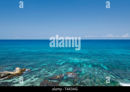 Rocky shore à Isla Mujeres, Cancun Banque D'Images