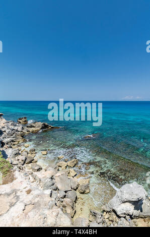 Rocky shore à Isla Mujeres, Cancun Banque D'Images