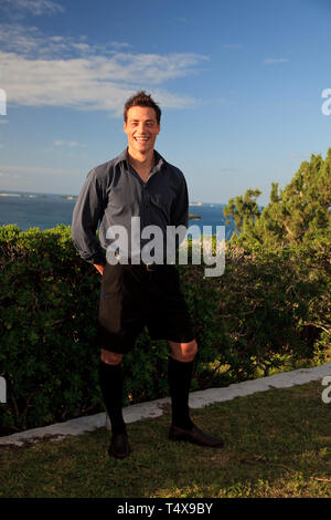 Les Bermudes, Southampton Parish, Gibbs Hill lighthouse, un homme portant une tenue traditionnelle et un bermuda (MR) Banque D'Images