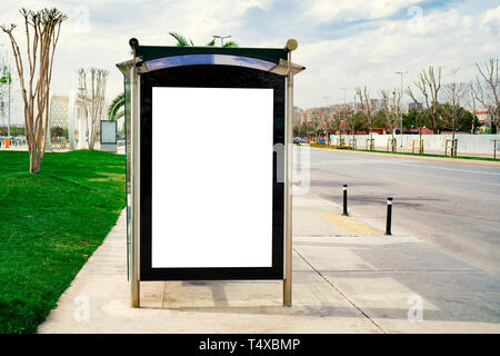 Panneau, banderole, vide, du blanc à un arrêt de bus Banque D'Images