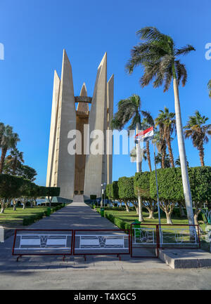 La 'Fleur de Lotus' Tower, le Egyptian-Russian Monument commémorant l'amitié, l'achèvement du haut barrage d'Assouan, le lac Nasser, l'Egypte, l'Afrique Banque D'Images