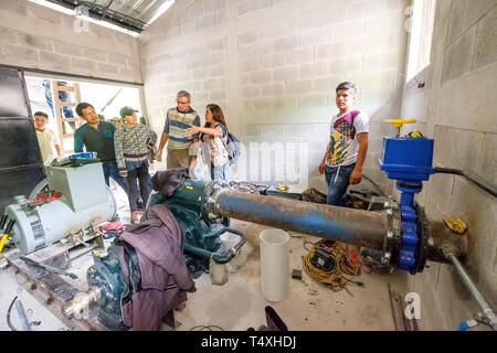 Proyecto de Energia Hidroelectrica Madre Selva, Sierra de Los Cuchumatanes, Quiche, República de Guatemala, Amérique centrale. Banque D'Images