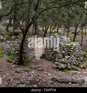 Horno de cal, finca publica fils Moragues, Camí de s'Arxiduc, Valldemossa, Paraje natural de la Serra de Tramuntana, à Majorque, îles Baléares, Espagne. Banque D'Images