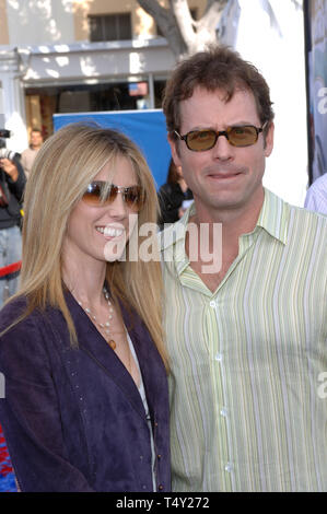 LOS ANGELES, CA. Mars 06, 2005 : l'Acteur Greg Kinnear & épouse Helen LABDON lors de la première mondiale première mondiale de son nouveau film de robots. © 2005 Paul Smith / Featureflash Banque D'Images