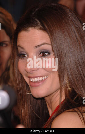 LOS ANGELES, CA. Le 23 mars 2005 : l'actrice Sandra Bullock à la première de son nouveau film Miss Convivialité 2 - Forces armées et fabuleux, au Grauman's Chinese Theatre, à Hollywood. © 2005 Paul Smith / Featureflash Banque D'Images