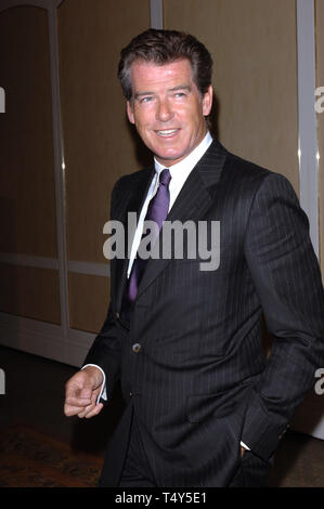 LOS ANGELES, CA. 15 avril 2005 : l'Acteur Pierce Brosnan au Global Green USA Prix annuel du millénaire pour les contributions à l'environnement, au Beverly Hills Hotel. © 2005 Paul Smith / Featureflash Banque D'Images