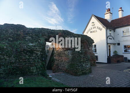 Le trou dans le mur à côté du pub le trou dans le mur à Colchester. Banque D'Images