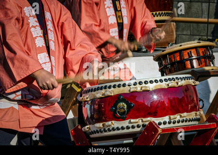 Musiciens sur scène au Festival de Taiko à Narita, Japon. Banque D'Images