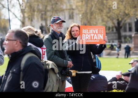 Londres, Angleterre le 13 avril 2019 - Congé signifie quitter manifestation à l'abbaye de Westminster. Banque D'Images