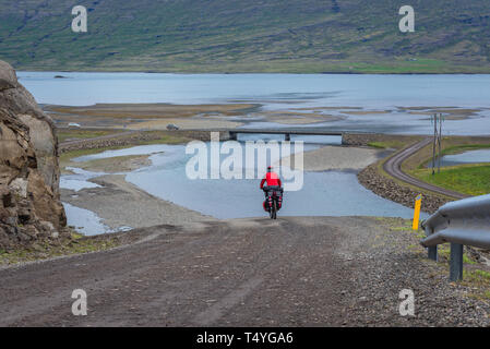 Fossa rivière à côté de la chute d'Sveinsstekksfoss Nykurhylsfoss aussi appelé près de Peoria ville dans la partie est de l'Islande Banque D'Images