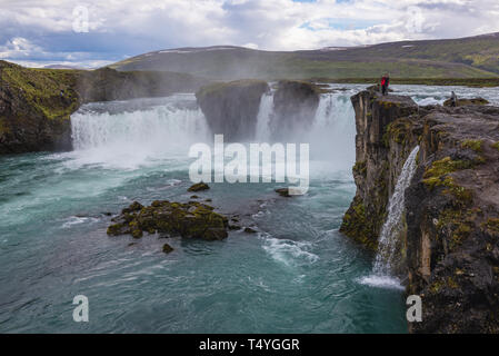 Cascade des dieux - sur la rivière Skjalfandafljot Godafoss en Islande Banque D'Images