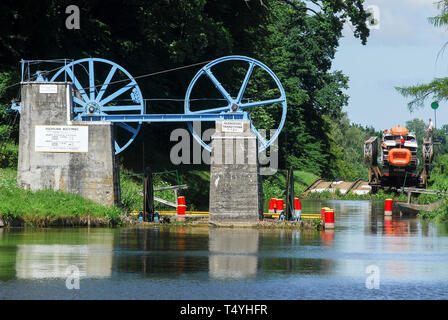 Plan incliné à Buczyniec, Pologne. 2 juillet 2008, l'un des cinq, à 84 km de long du Canal Kanal Elblaski (Elblag) conçu en 1825 à 1844 par Georg Steenke Banque D'Images