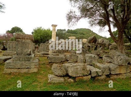 Les vestiges du temple de Zeus dans le site archéologique de l'antique Olympie, Grèce Banque D'Images