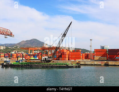 Gênes, Italie - Grues et le terminal à conteneurs du port de Gênes Banque D'Images