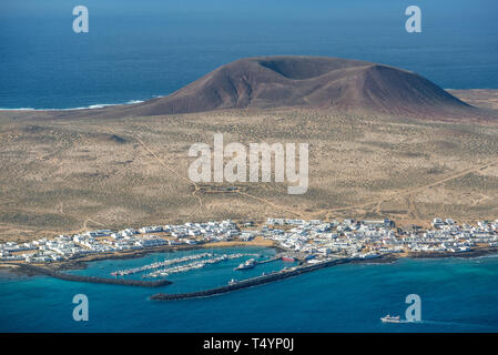 Voir l'île de La Graciosa's port principal. La Graciosa est une île près de Lanzarote, dans les îles Canaries, où il n'y a pas de routes asphaltées Banque D'Images