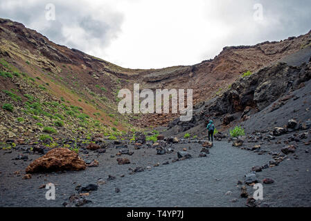 À l'intérieur du cratère d'un volcan éteint sur l'île de Lanzarote, îles canaries Banque D'Images