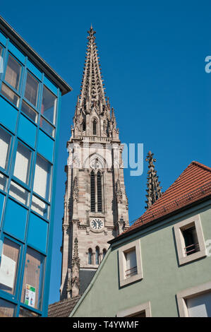 Die protestantische Stephanskirche (Temple Saint-Étienne) ist die reformierte Hauptkirche der Stadt Mülhausen im Elsass. L'intervention l'zentralen Lage Banque D'Images