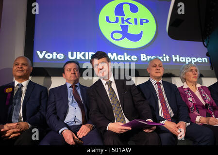 Leader de l'UKIP, Gerard Batten, tient une conférence de presse et UKIPs dévoile de nouveaux candidats pour les élections européennes. Banque D'Images