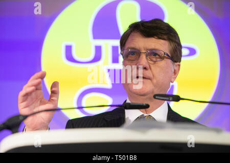 Leader de l'UKIP, Gerard Batten, tient une conférence de presse et UKIPs dévoile de nouveaux candidats pour les élections européennes. Banque D'Images