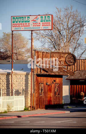 Double bar dans le village historique de Lone Pine Lone Pine - CA, Etats-Unis - 29 MARS 2019 Banque D'Images