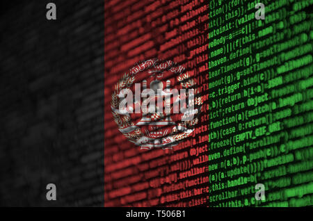 Drapeau de l'Afghanistan est représenté sur l'écran avec le code du programme. Le concept de la technologie moderne et le développement de site. Banque D'Images