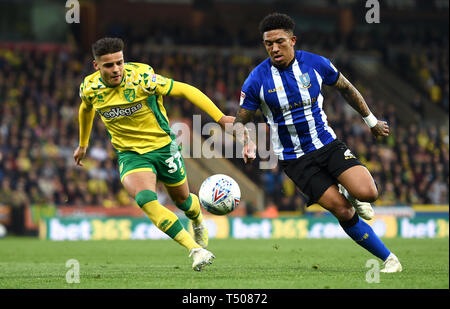 La ville de Norwich Max Aarons (à gauche) et de Sheffield Wednesday's Liam Palmer bataille pour le ballon pendant le match de championnat à Sky Bet Carrow Road, Norwich. Banque D'Images