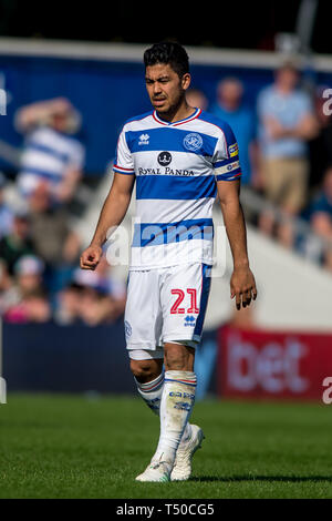 Londres, Royaume-Uni. Apr 19, 2019. Massimo Luongo de Queens Park Rangers pendant le match de championnat EFL Sky Bet entre les Queens Park Rangers et les Blackburn Rovers au Loftus Road Stadium, Londres, Angleterre le 19 avril 2019. Photo par Salvio Calabrese. Usage éditorial uniquement, licence requise pour un usage commercial. Aucune utilisation de pari, de jeux ou d'un seul club/ligue/dvd publications. Credit : UK Sports Photos Ltd/Alamy Live News Banque D'Images