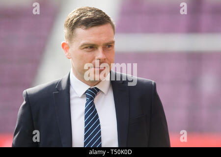 Edinburgh, Royaume-Uni. Apr 20, 2019. John Beaton arbitre arrive avant le match de première division Ladbrokes entre les Cœurs et les Rangers à parc de Murrayfield le 20 avril 2019 à Edinbugh, UK. Credit : Scottish Borders Media/Alamy Live News Banque D'Images