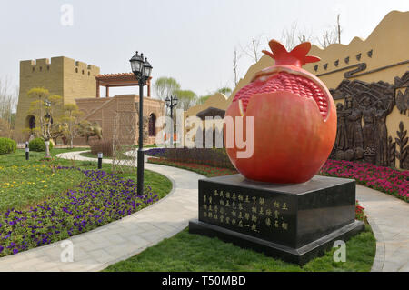 (190420) -- BEIJING, 20 avril 2019 (Xinhua) -- Photo prise le 17 avril 2019 montre le Xinjiang Jardin de l'Exposition Horticole Internationale de Beijing 2019 (Expo 2019) Beijing dans le district de Yanqing, Beijing, capitale de la Chine. L'Exposition Horticole Internationale de Beijing 2019 est prévue pour le coup d'envoi le 29 avril 2019. (Xinhua/Li Il) Banque D'Images