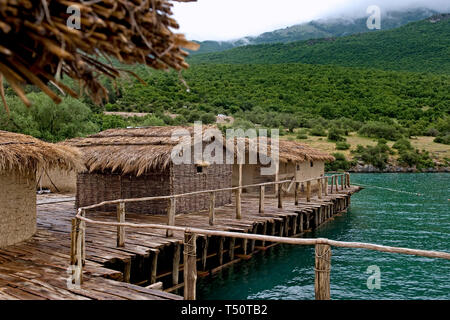 Péninsule de Gradište, Baie de Os/ République de Macédoine : Reconstruction d'un tas de l'établissement dans le lac d'Ohrid Banque D'Images