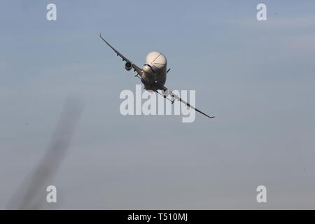 Le béluga et le béluga XG décollant de l'aéroport de Hawarden Ian crédit Fairbrother/Alamy Stock Photos Banque D'Images
