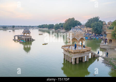 L'Inde, Rajasthan, Jaisalmer, Gadi Sagar Lake Banque D'Images