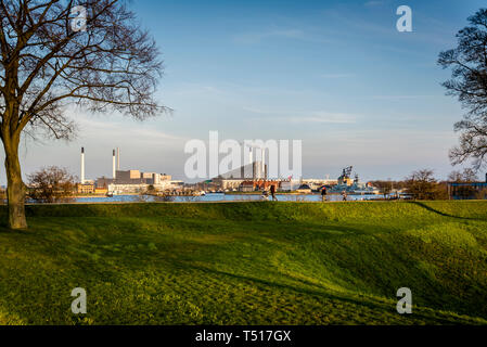 Voir d'Amager Bakke ou Amager Hill également connu comme Amager pente ou one Copenhill, une production combinée de chaleur et d'électricité énergétique de déchets dans Amager, Copenhague, de Banque D'Images