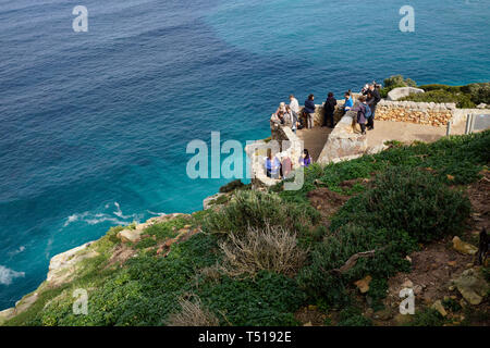 Les visiteurs à profiter de la vue à la pointe du Cap dans le Cap de Bonne Espérance Nature Reserve, près de Cape Town, Afrique du Sud. Banque D'Images