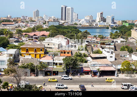 Cartagena Colombie,Castillo de San Felipe de Barajas,San Lazaro Hill,quartier,ville horizon,affaires,taxi,circulation,COL190123023 Banque D'Images