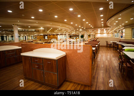 Gênes, Italie - 11 août 2018 : point de vue particulier d'un luxueux restaurant dans un bateau de croisière. Vue horizontale Banque D'Images